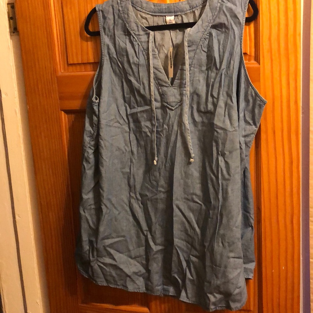 ***SOLD **** OldNavy Sleeveless Plus Size Shirt